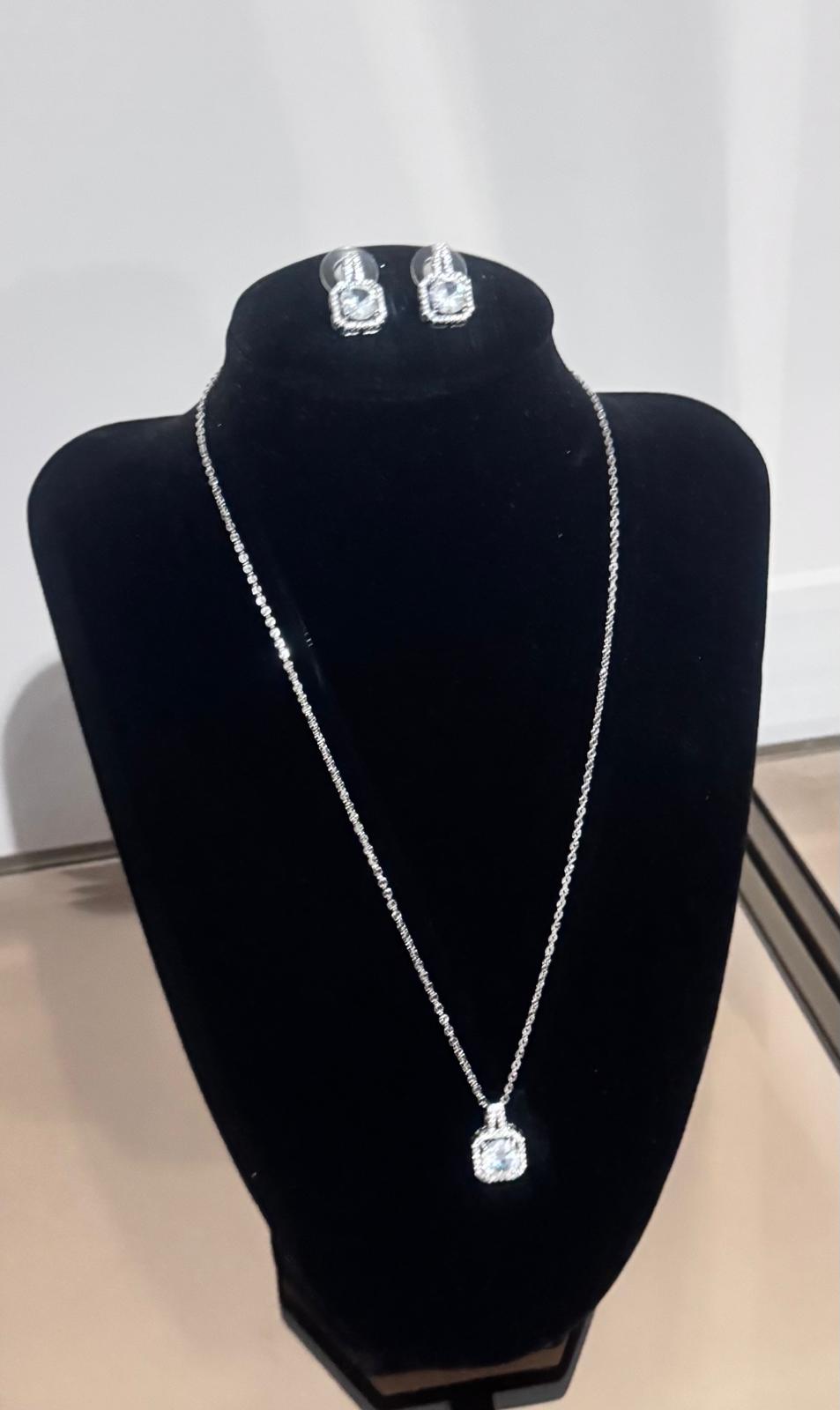 Zircon Necklace and Earring Set – A Sparkle of Elegance