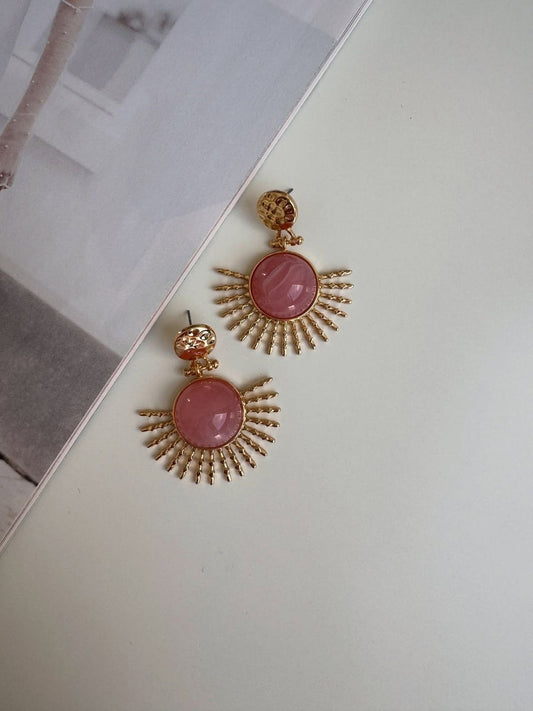 Blush Sunburst Işıltılı Küpe – Aşkın ve Işığın Zarif Buluşması