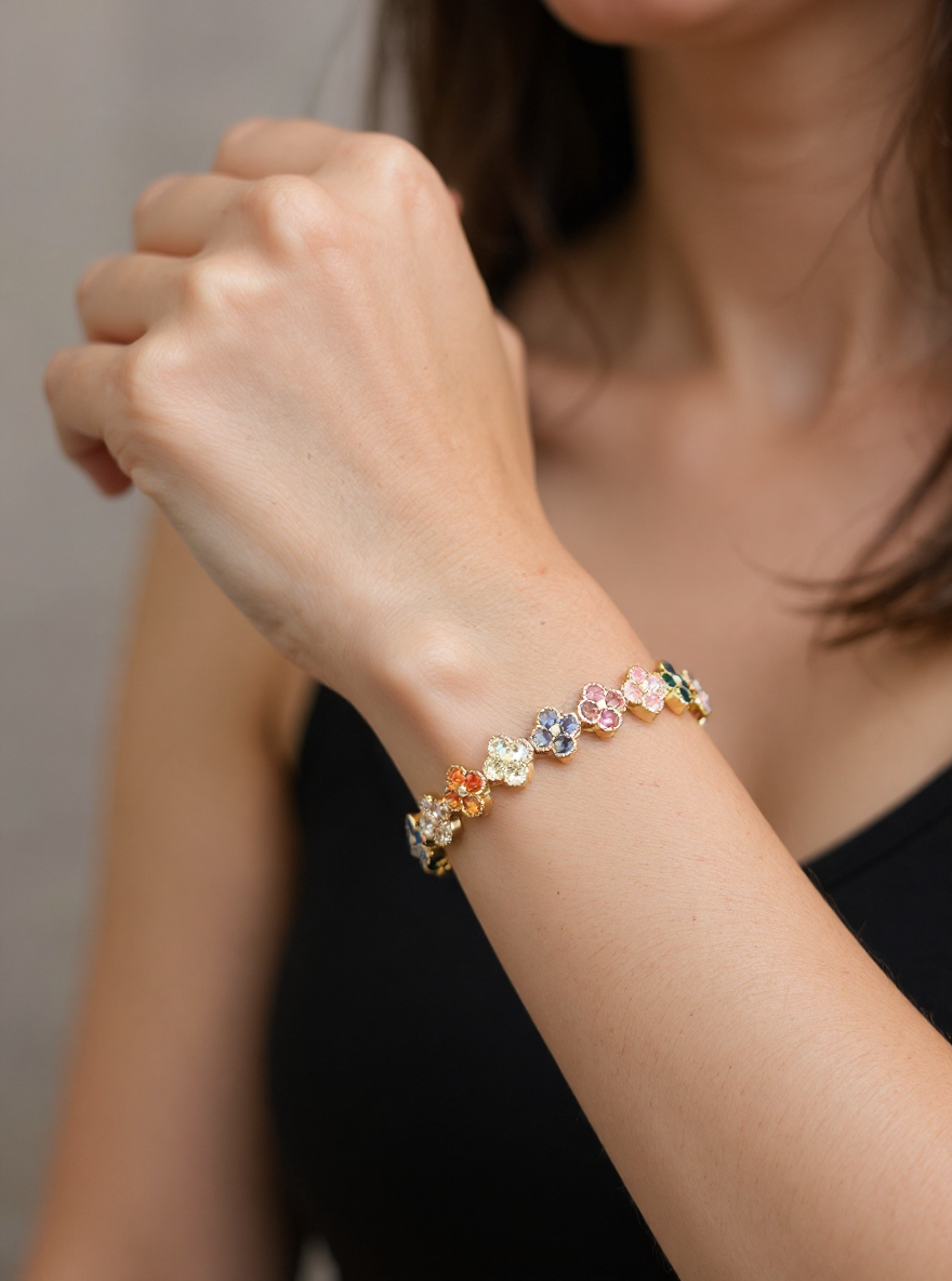 Gökkuşağı Papatya Çiçek Bilekliği – Çok Renkli Kübik Zirkonya ile 18 Ayar Altın Kaplama