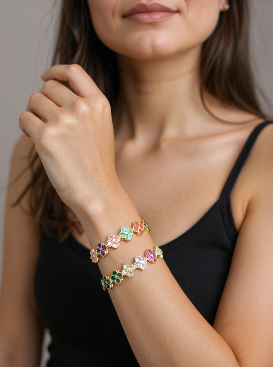 Gökkuşağı Papatya Çiçek Bilekliği – Çok Renkli Kübik Zirkonya ile 18 Ayar Altın Kaplama